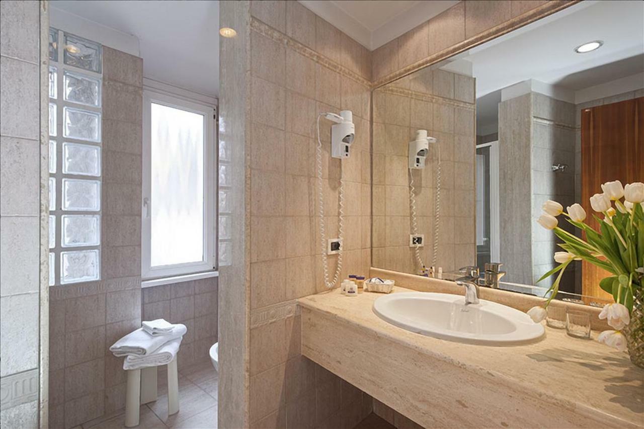 רומא Hotel Portoghesi מראה חיצוני תמונה